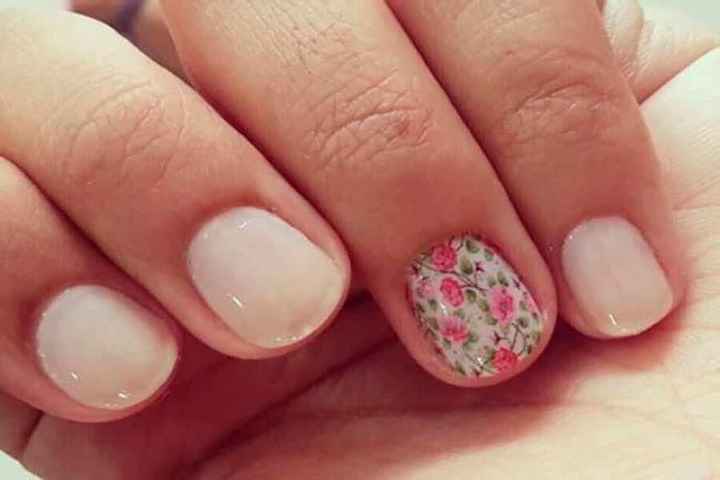 Unhas em tons claros - inspiração - 24
