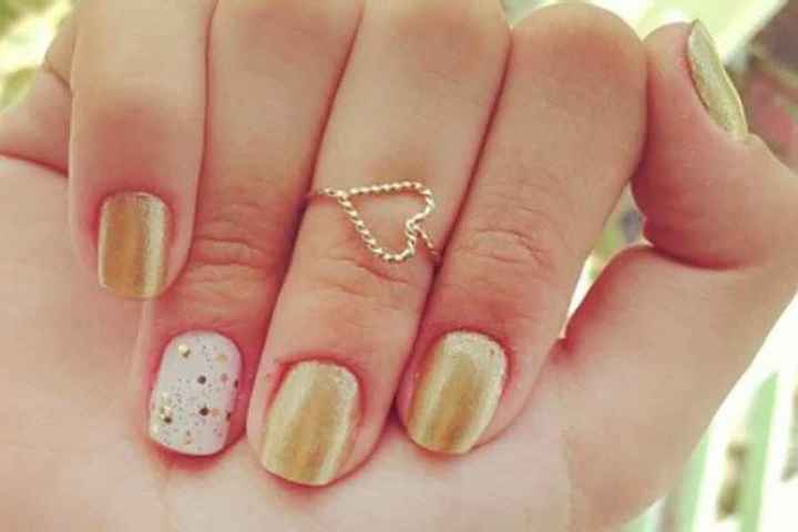 Unhas em tons claros - inspiração - 25
