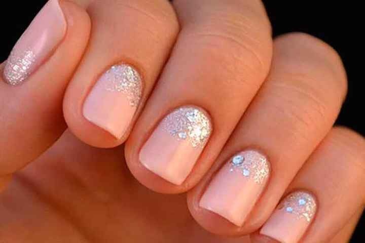 Unhas em tons claros - inspiração - 28