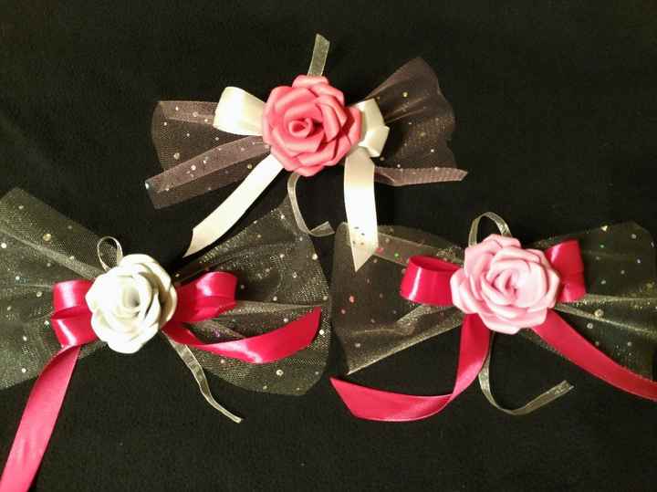 Para os convidados da noiva,tambem em 2 tons de rosa e dois de branco.