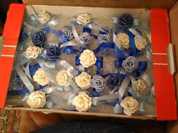 As caixas vão ser colocadas dentro de um saco preto grande, para não apanharem pó.