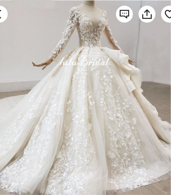 Ola a tusas, qual e o vestido Mais bonito ? A) brilho o B)flores (posó por brilho en flores tambem) 
