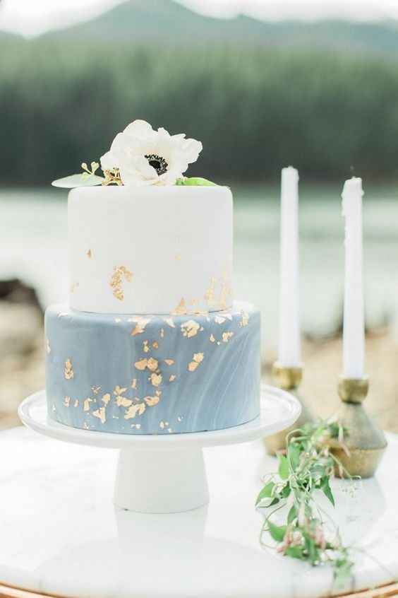 o Arco-íris invade a Comunidade 🌈 Inspirações com Azul Serenity para Bolo de Casamento - 7