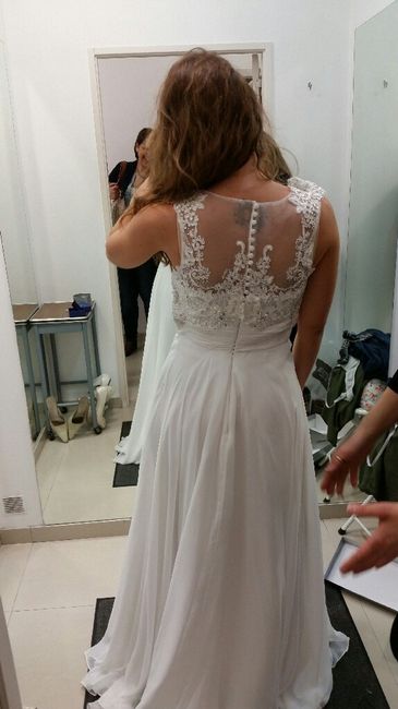 O vosso vestido tem botões nas costas? - 1