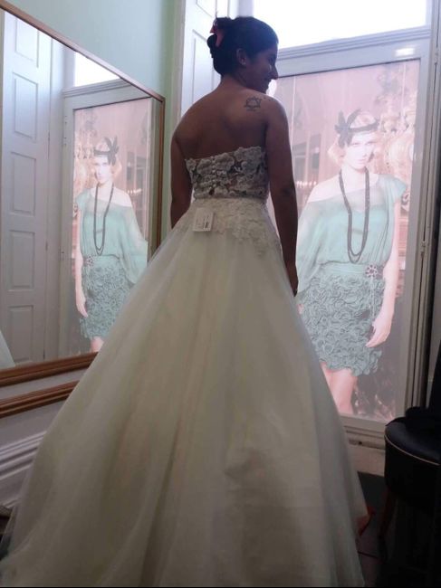 Quantos vestidos de noiva experimentaste? 2