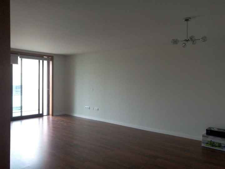 sala com passagem para varanda