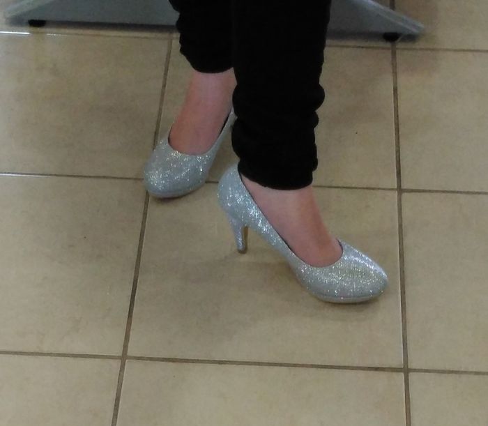 Os sapatos :)