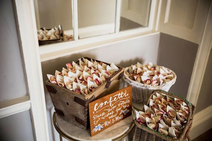 Distribuir os cones de arroz durante a cerimónia 5