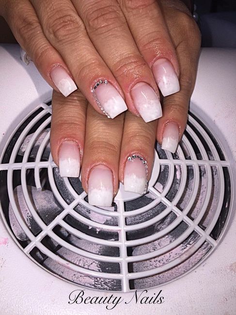 Unhas em tons claros - inspiração - 1