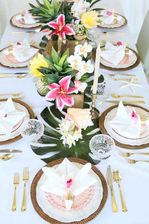 Inspiração centros de mesa 2 (folhas de palmeira por baixo dos anananes)