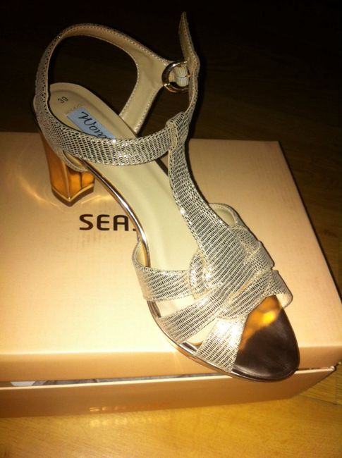 De que cor vão ser os vossos sapatos de noiva? - 1