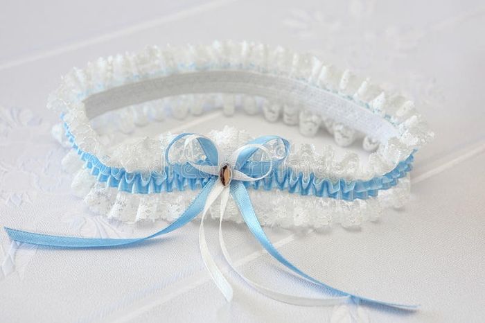 ola noivinhas, alguem sabe em que perna metemos a liga?