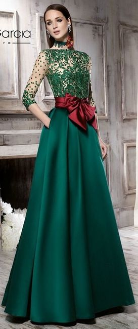 o da minha mae vai ser mais ou menos igual a este, a parte de cima nao tao transparente, e o laço na