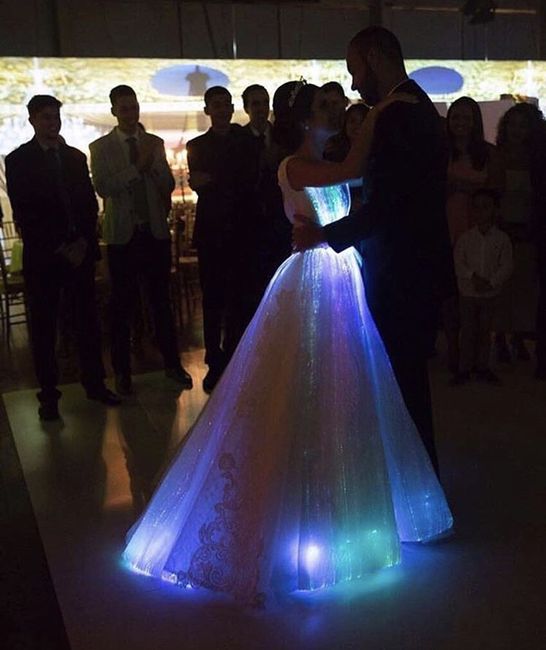 O que acham deste vestido luminoso? - 1