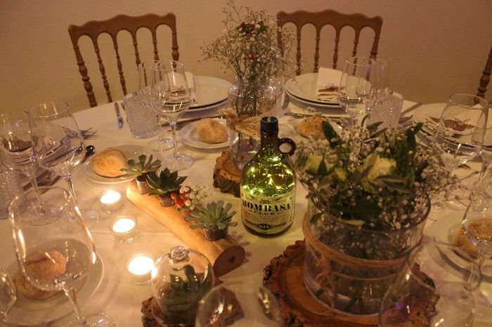 O tema das mesas eram Gins (fomos nós que tratamos das garrafas)