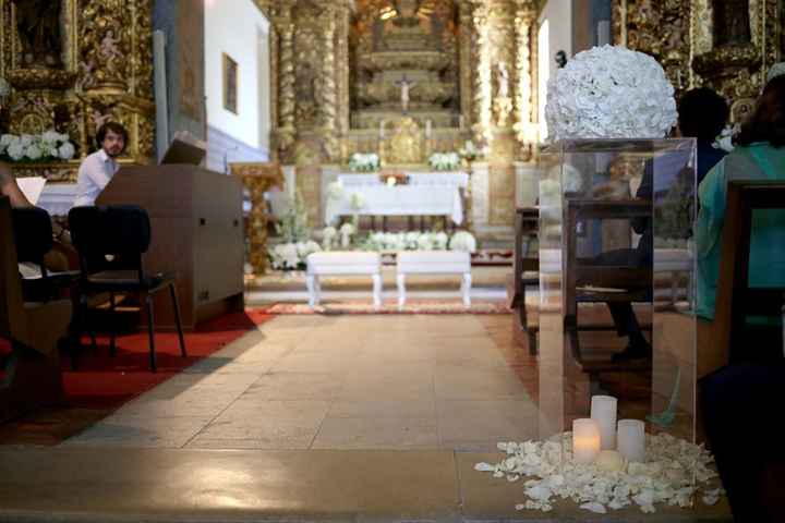 colunas e petalas igreja 