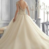 Alguém com muitas saudades do vestido de noiva. - 1