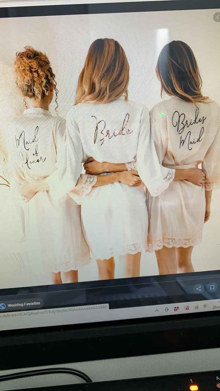 Alguem sabe onde posso arranjar robes personalizáveis? - 1