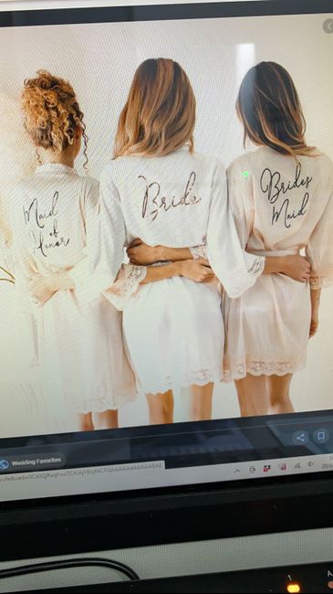 Alguem sabe onde posso arranjar robes personalizáveis? 1