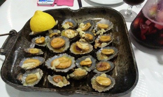 Petiscar as nossas lapas grelhadas e restante marisco açoriano no restaurante Cais 20