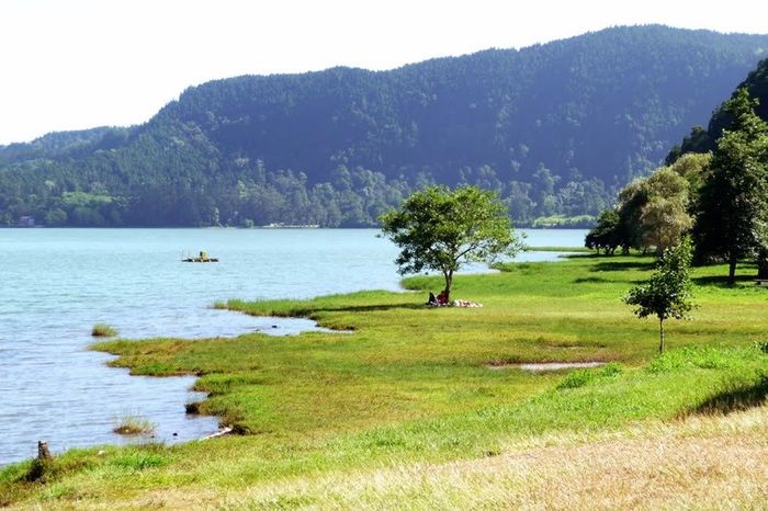 Visitar a Lagoa das Furnas