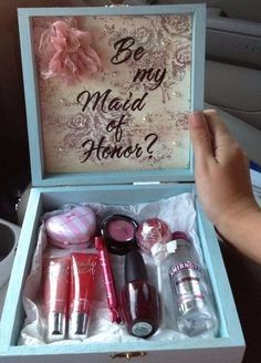 Caixinha com produtos de beleza