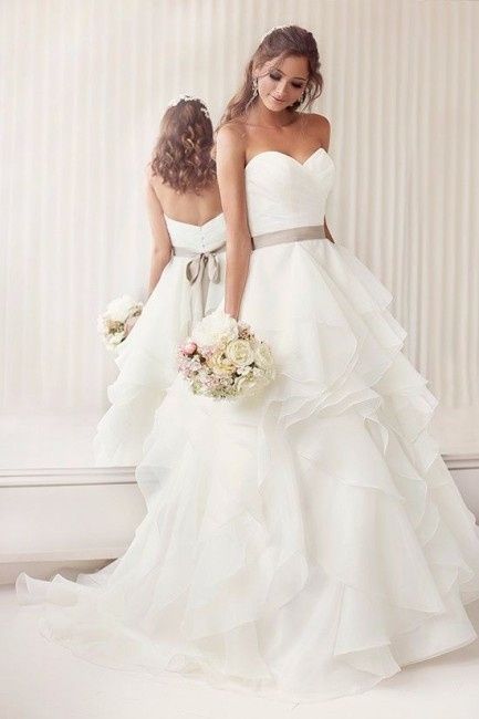 Opção C - O vestido