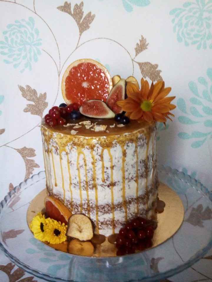 Semi naked cake