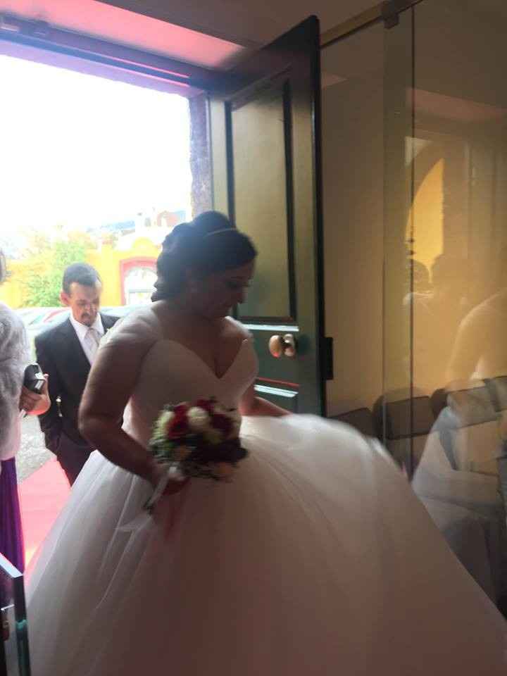 Entrada da noiva.. eu apressada a ver de dava com o jeito a andar com o vestido :P
