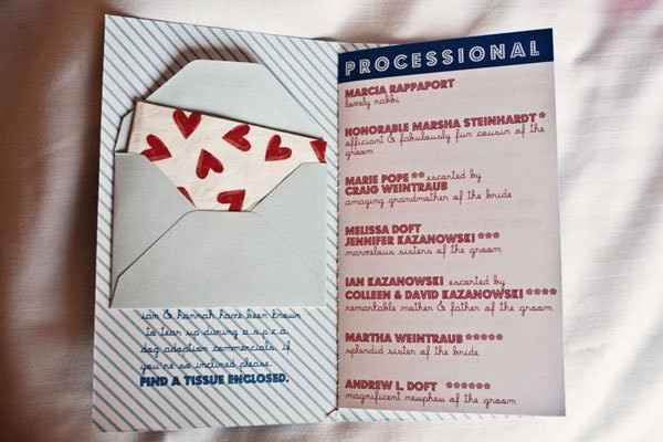 Missal em que atrás da capa, se mete um envelopezinho para as lágrimas de alegria