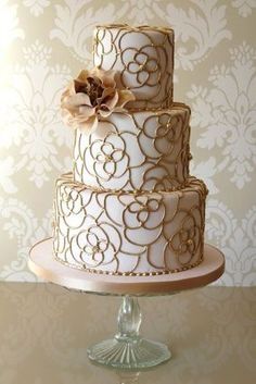 Bolo Inspiração Branco e Dourado