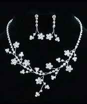 Gargantilha com flores
