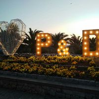 Letras luminosas grandes vs show de luzes - 1