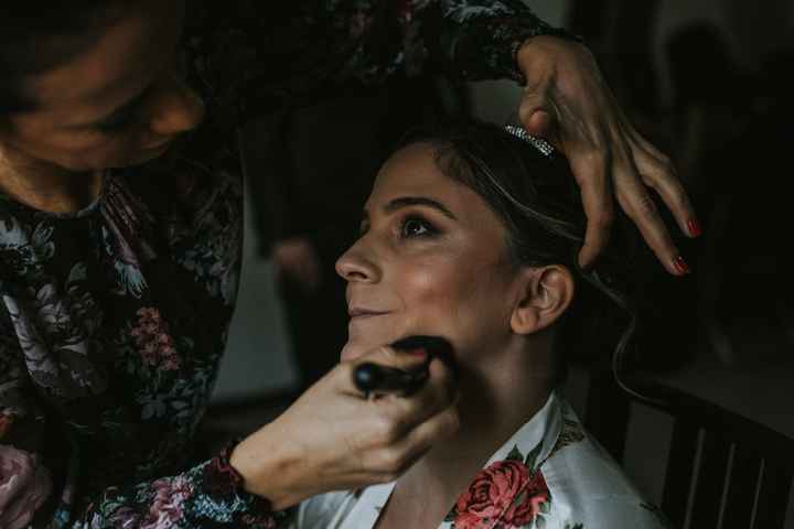 (Durante) a make-up