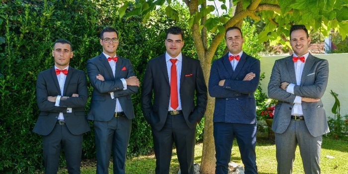 Noivo com cavalheiros