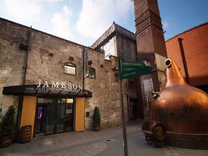 - Destilaria Old Jameson