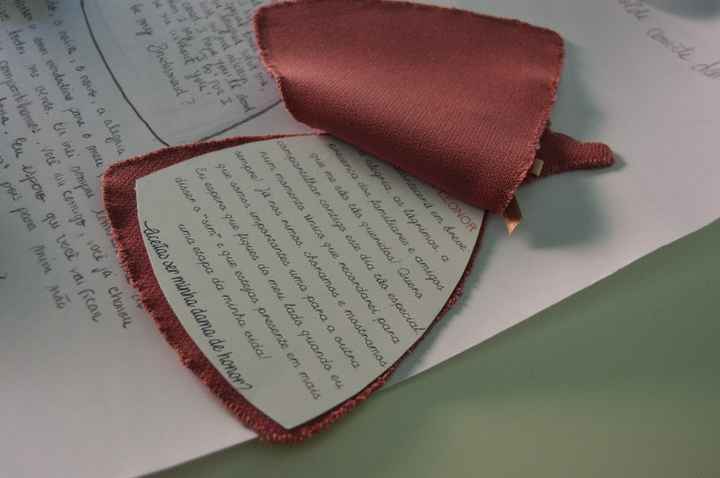 Levantar o vestido para ver o texto 