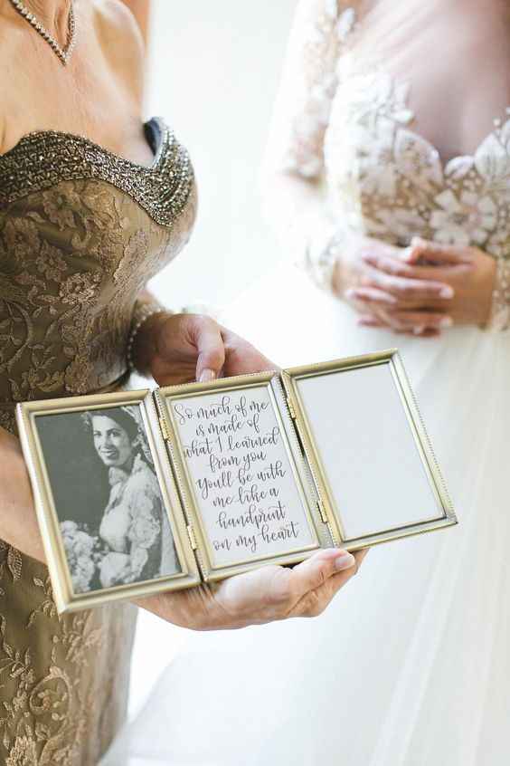 2. Moldura com foto da mãe como noiva