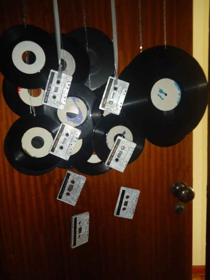 Vinis para placard das mesas e cassetes para decoração