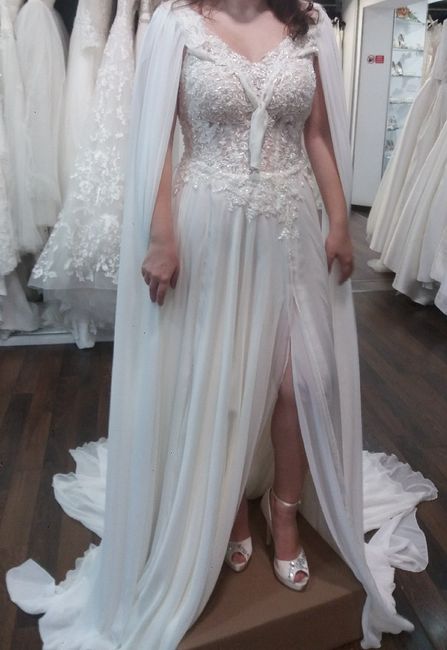 Vestido para casamento em natureza, com asinhas laterais ou capinha na frente? - 1