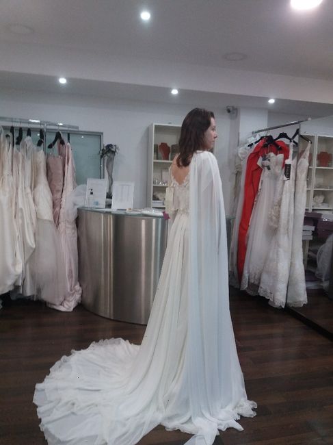 Vestido para casamento em natureza, com asinhas laterais ou capinha na frente? - 1