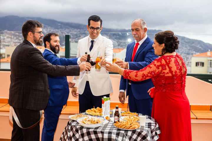 Recepção na casa dos noivos: uma tradição do Norte de Portugal para acolher os convidados antes da c