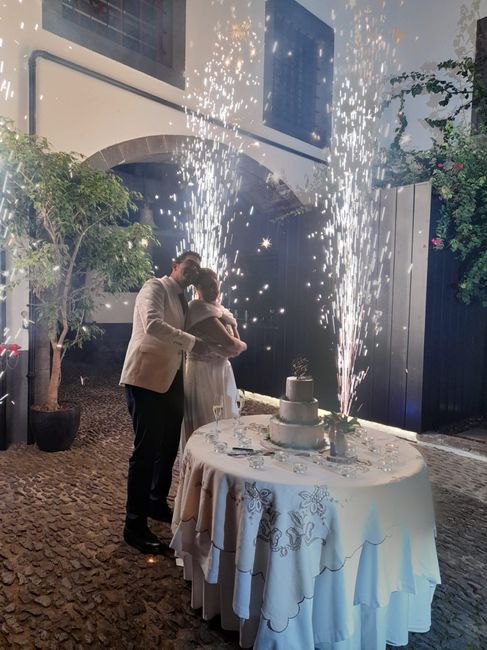 A que horas vão cortar o bolo de casamento? 🕒 - 1