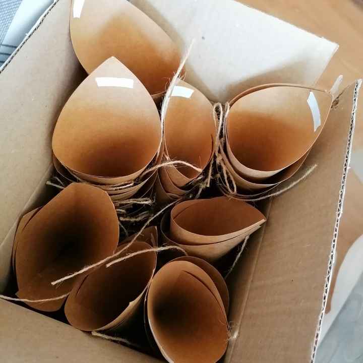 Cones de pétalas e arroz - check ✅ - 2