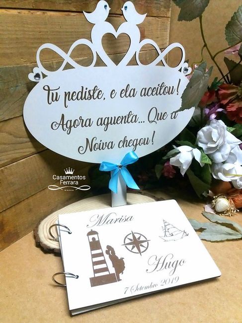Placa de Entrada e o Livro de Honra