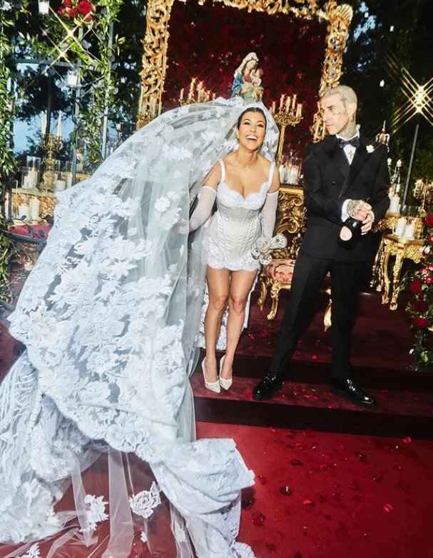 Kourtney Kardashian casou oficialmente!!!! 💍 - 3