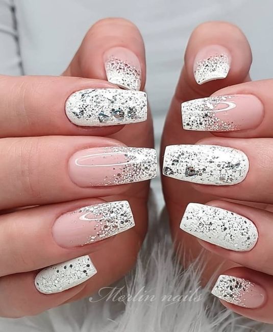 Unhas para o teu dia: escuras ou claras? 5