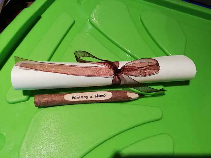 Jogo palavras cruzadas com a caneta