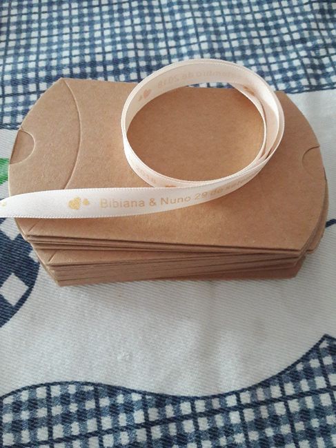 Caixinhas de madeira e fita personalizada