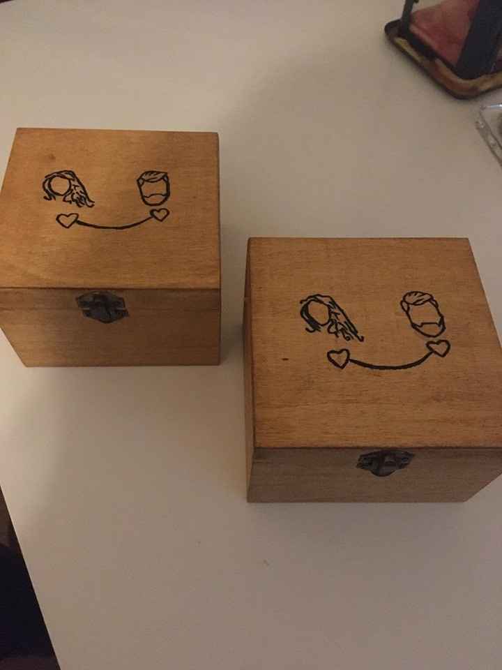As caixas finais, após 5 camadas de verniz.